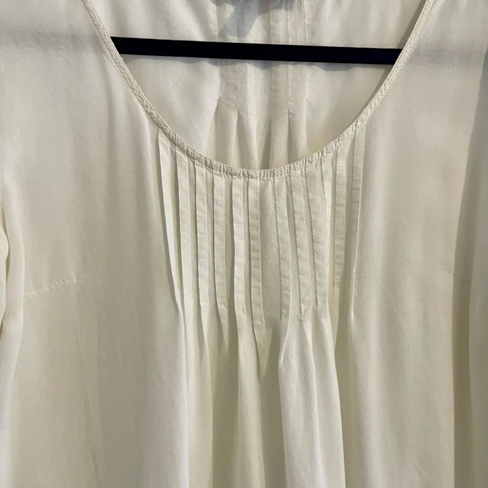 🍀 Elegant White Blouse with Lace Details 🍀 - Picture 11 of 11